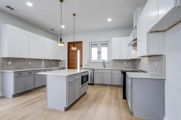 816 Premier Parkway, Grand Prairie, TX 75051