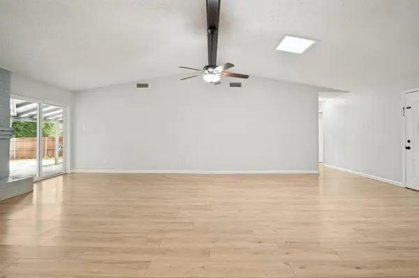 922 Meadowdale Circle, Garland, TX 75043