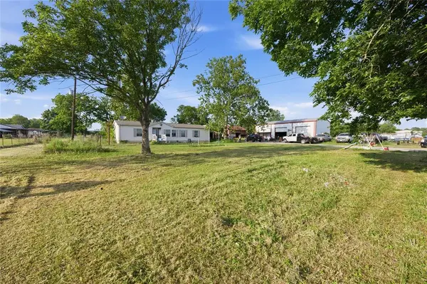 2449 E Fm 120, Denison, TX 75021