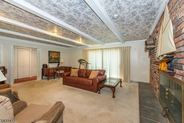 174 Pines Lake Dr E, Wayne Twp., NJ 07470