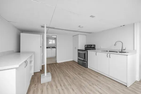 122 Randolph RD, Toronto C11, ON M4G 3R9