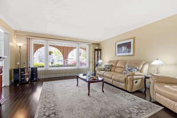 58 Centennial Pkwy S, Hamilton, ON L8G 2C5