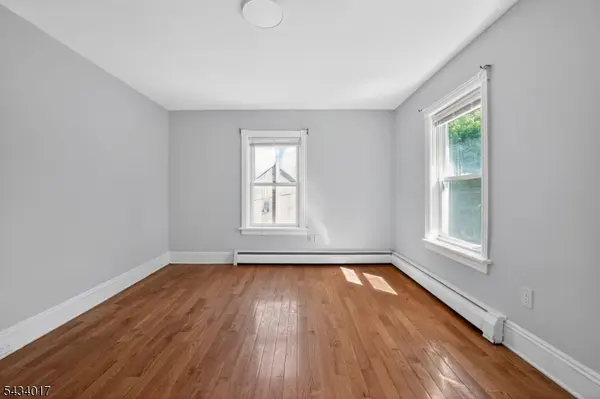 582 Roseberry St, Phillipsburg Town, NJ 08865