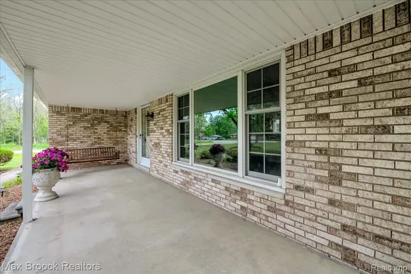 9580 Andersonville RD, Independence Charter Township, MI 48346