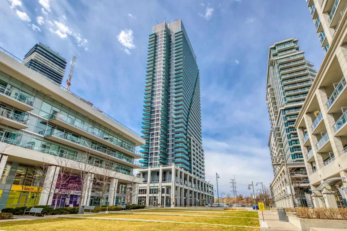 16 Brookers LN #2002, Toronto W06, ON M8V 0A5