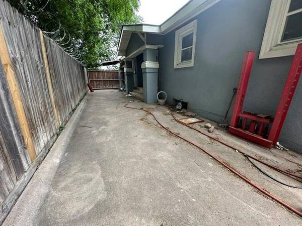 3620 Meadowbrook Dr, Fort Worth, TX 75103
