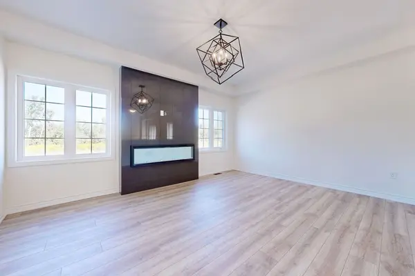 140 Hawkins ST, Georgina, ON L0E 1R0