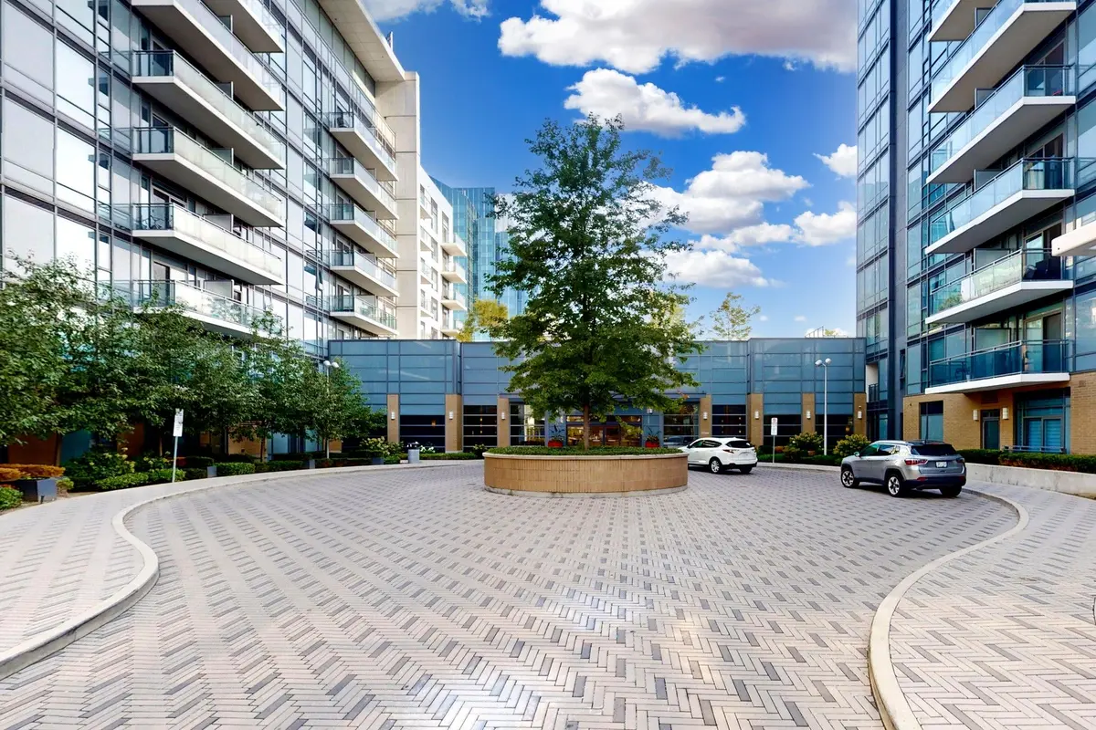 50 Ann O'Reilly RD #427, Toronto C15, ON M2J 0C9