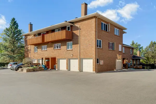 106 Stratas CT N #7, Kanata, ON K2L 3K4