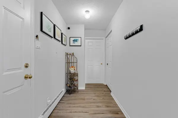 106 Stratas CT N, Kanata, ON K2L 3K4