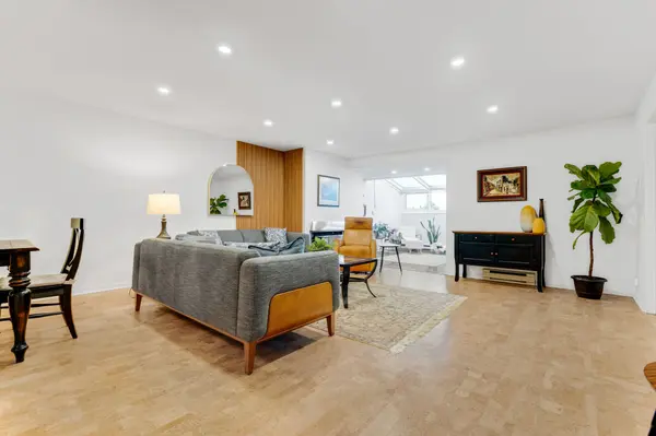 106 Stratas CT N, Kanata, ON K2L 3K4