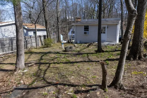 102 Dartmouth Trl, Hopatcong Boro, NJ 07843