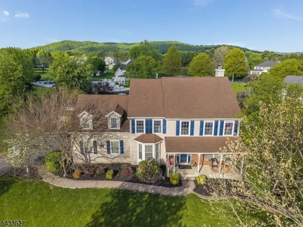 15 Foxwood Ln, Lopatcong Twp., NJ 08865