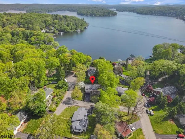 3 Nice Pl, Hopatcong Boro, NJ 07843