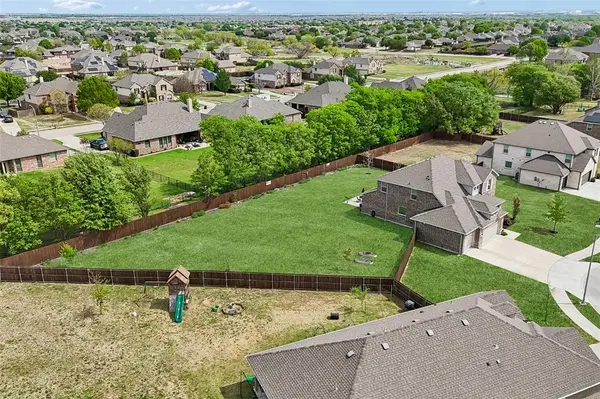 1512 Gentle Creek Lane, Fort Worth, TX 76052