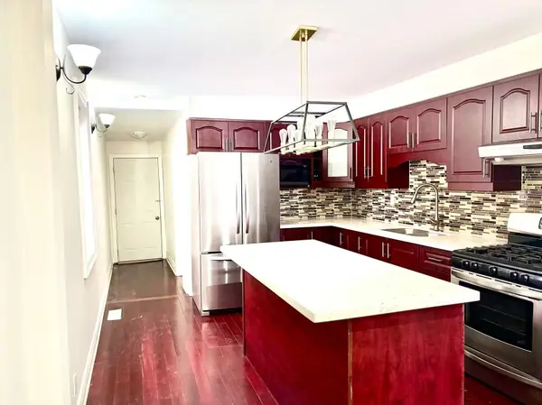 113 Markham ST, Toronto C01, ON M6J 2G4