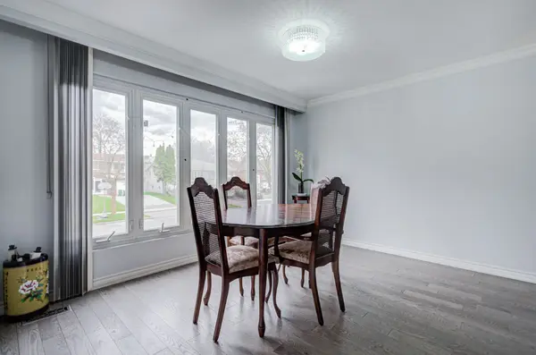 124 Chipwood CRES, Toronto C15, ON M2J 3X7
