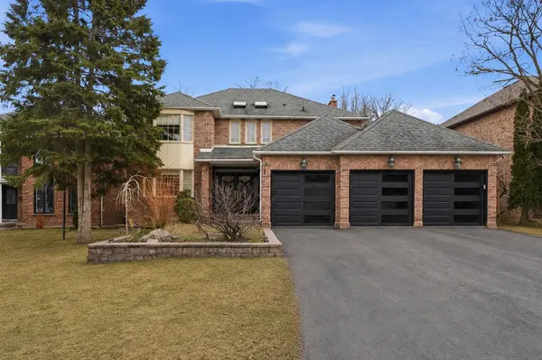 369 Kennedy ST W, Aurora, ON L4G 5M5