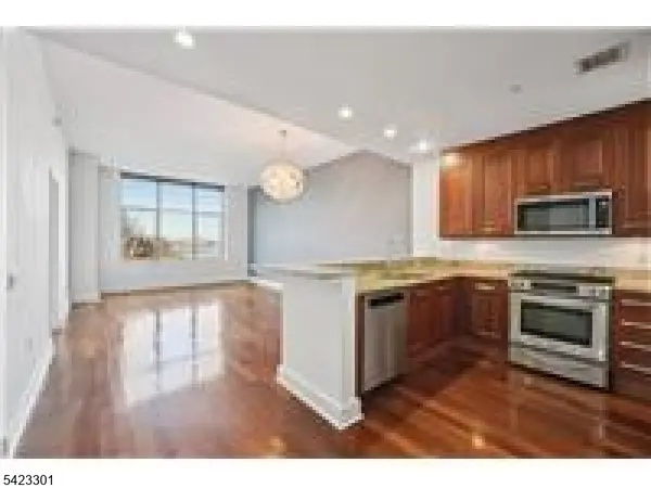 8100 River Rd #209, North Bergen Twp., NJ 07047