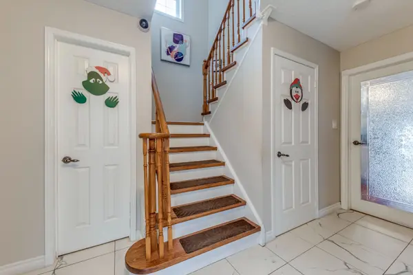 3390 Chartrand CRES, Mississauga, ON L5L 4C4