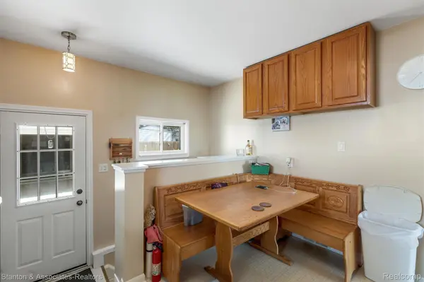 917 E Farnum AVE, Madison Heights, MI 48071