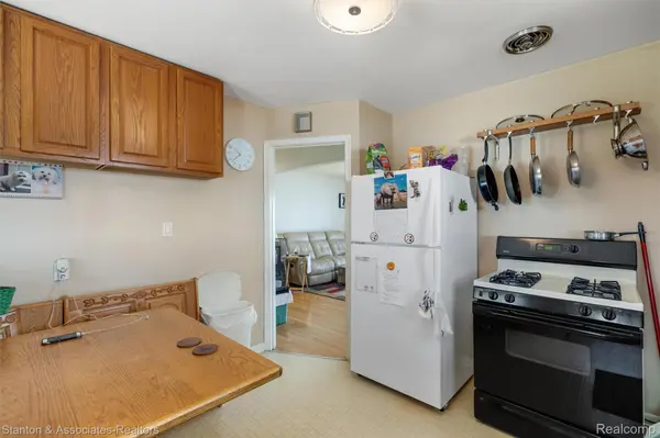 917 E Farnum AVE, Madison Heights, MI 48071