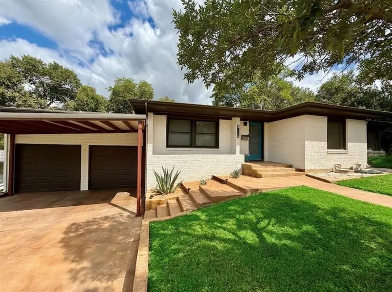6116 Sharon Road, Fort Worth, TX 76116