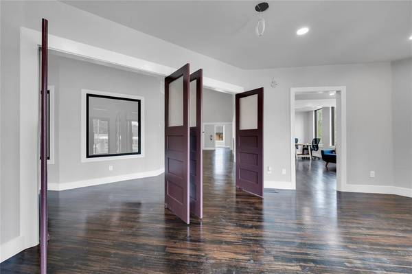 501 W Avenue F #206, Midlothian, TX 76065