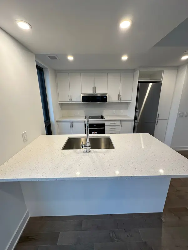340 Queen ST #2307, Ottawa Centre, ON K1R 0G1