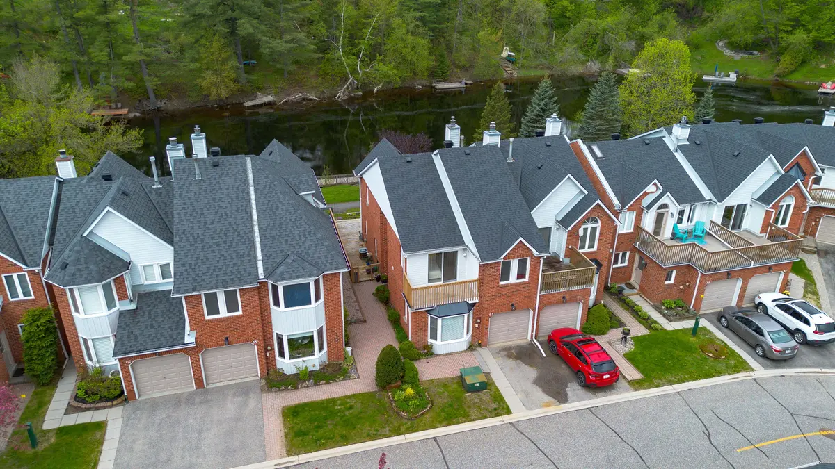 63 Shoreline DR, Bracebridge, ON P1L 1Z3