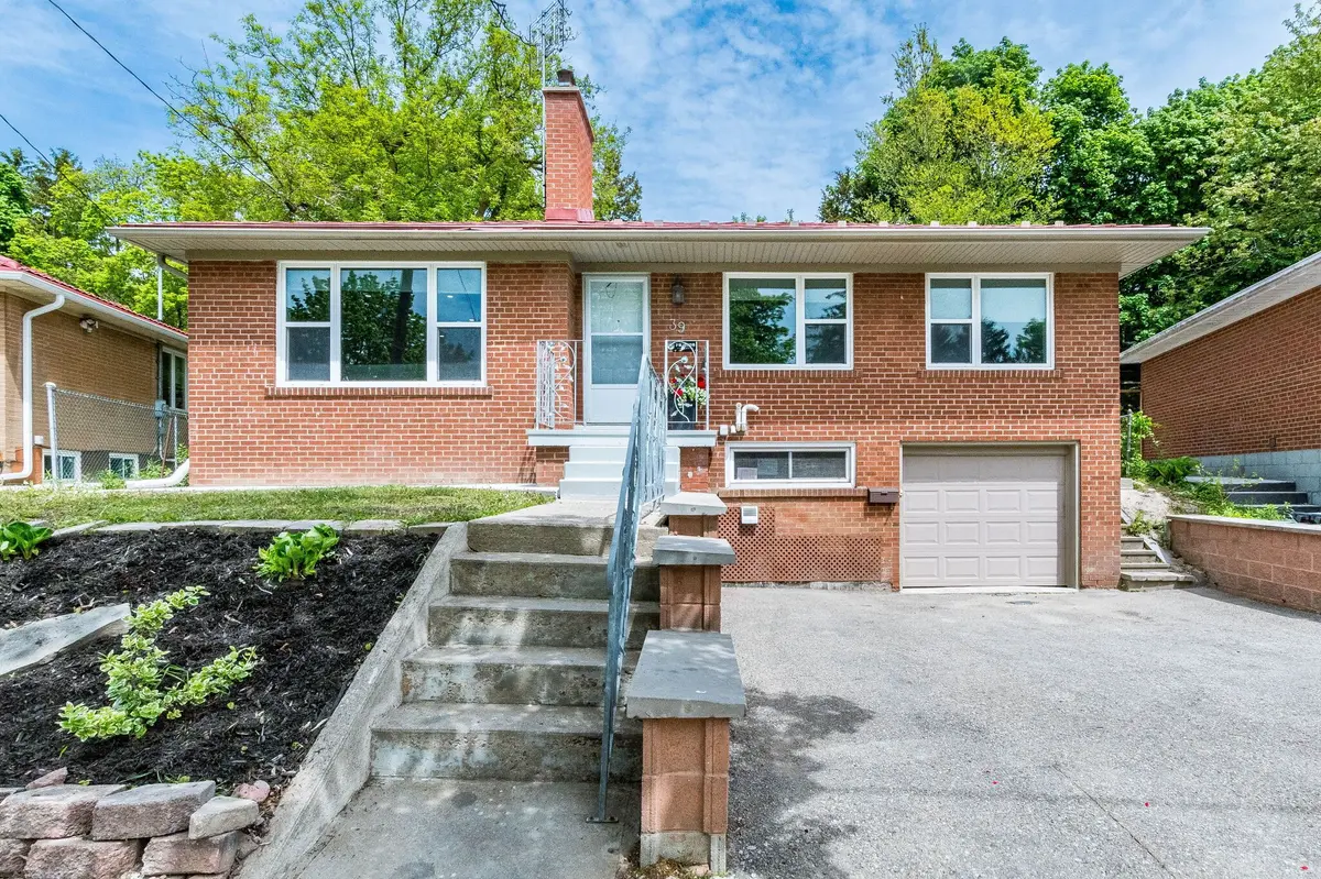 39 Meadowland DR, Brampton, ON L6W 2R5