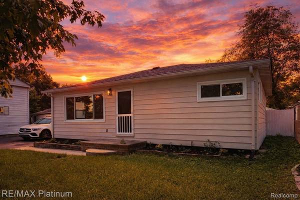 208 Devonshire ST, Ypsilanti Charter Township, MI 48198