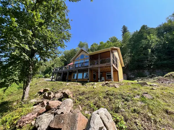 518 Duncan LN, Hastings Highlands, ON K0L 1C0