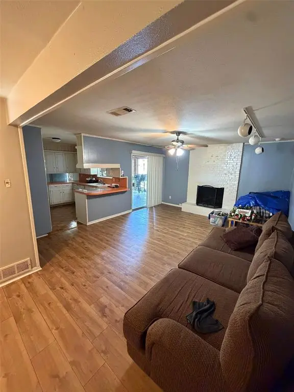 8012 Chapin Road, Benbrook, TX 76116