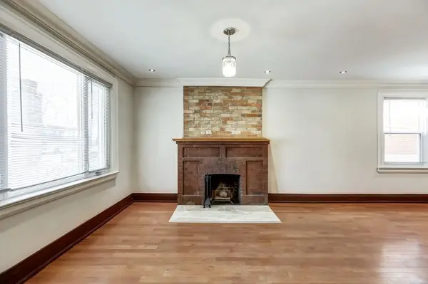 26 Grandville AVE, Toronto W03, ON M6N 4T9