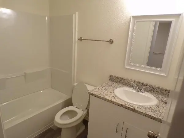 318 S Main Street #1, Bonham, TX 75418