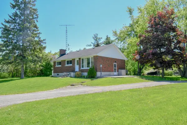 513 County 2 RD, Front Of Leeds & Seeleys Bay, ON K7G 2V4