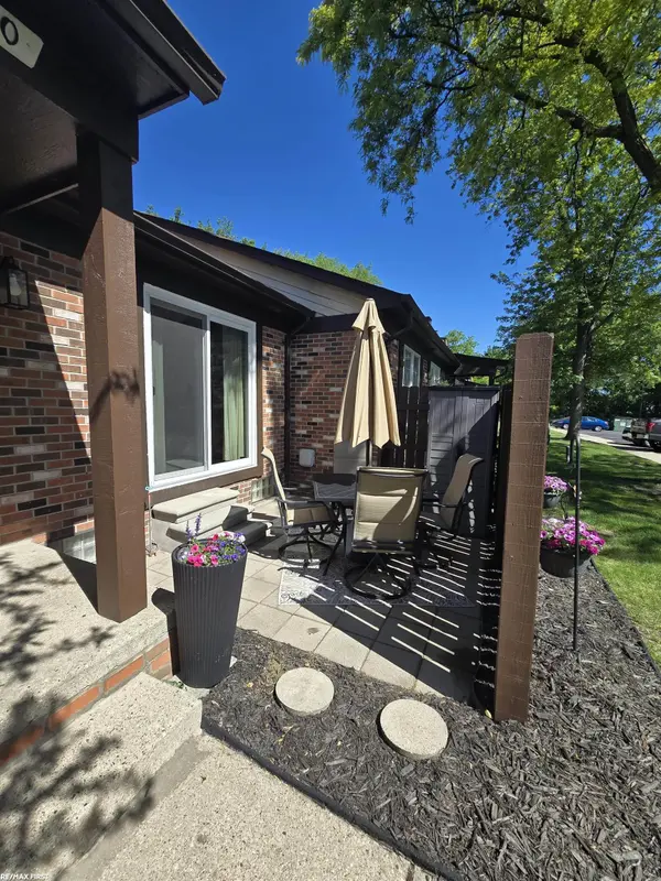 35340 Bristlecone DR, Clinton Twp, MI 48035