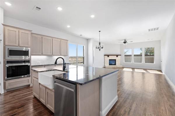 613 Brazos Drive, Van Alstyne, TX 75495