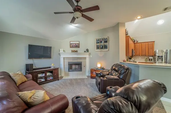 1620 Creekside Drive, Corinth, TX 76210