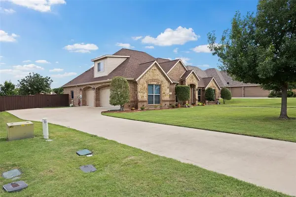 8230 Glenwick Drive, Waxahachie, TX 75167