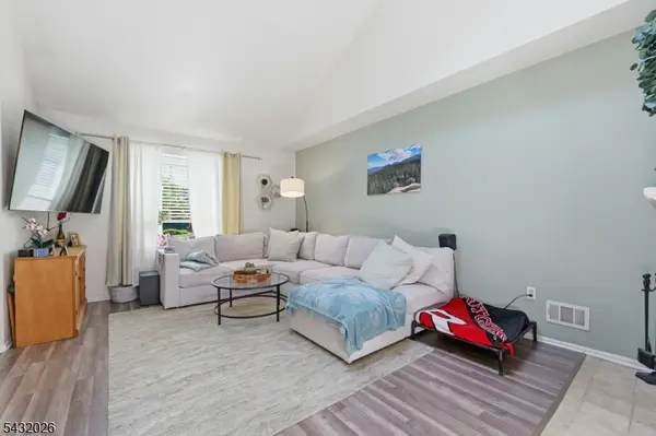 26 Driftwood Dr, Franklin Twp., NJ 08873