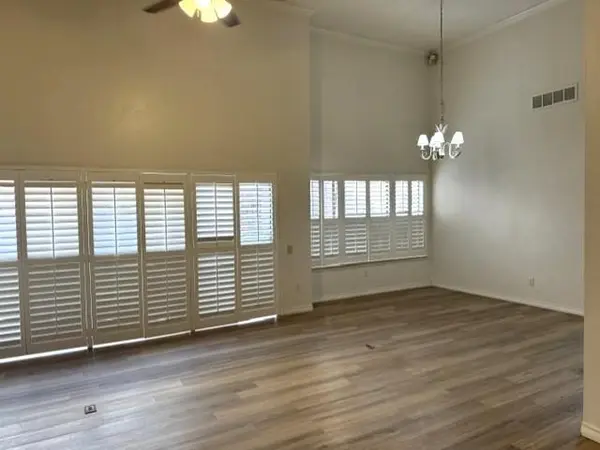 306 Cimarron Trail, Irving, TX 75063