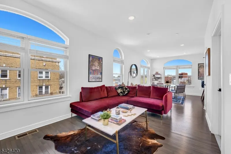 974 Summit Ave #401, Jersey City, NJ 07307
