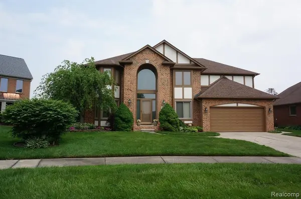 49954 Willowood DR, Macomb Township, MI 48044