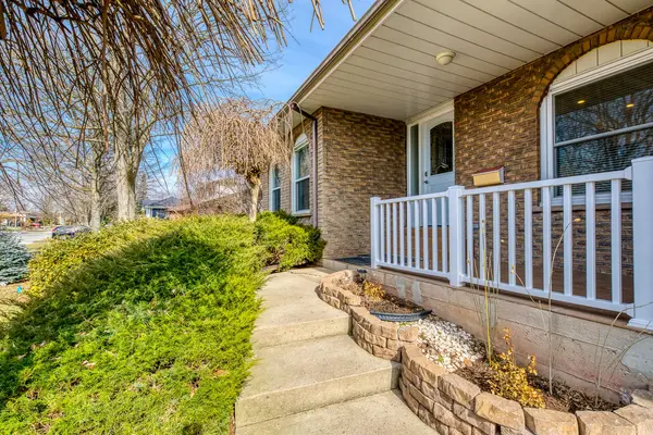 533 Tipperton CRES, Oakville, ON L6L 5E1