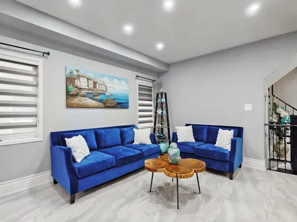9 Heatherdale DR, Brampton, ON L7A 2H6
