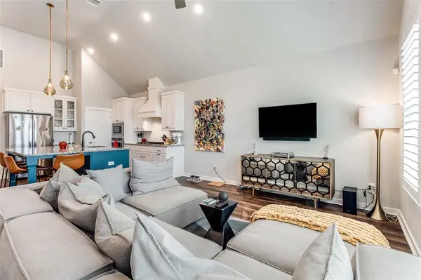 2220 Rook Drive, Dallas, TX 75211
