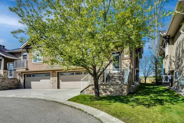 6 Discovery Woods Villas SW, Calgary, AB T3H 5A6