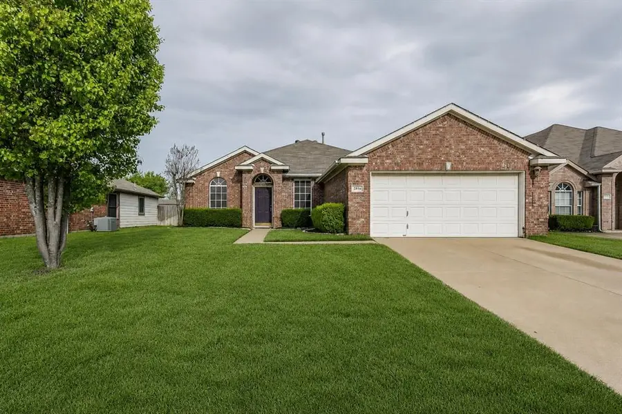 2816 Oakdale Drive, Burleson, TX 76028